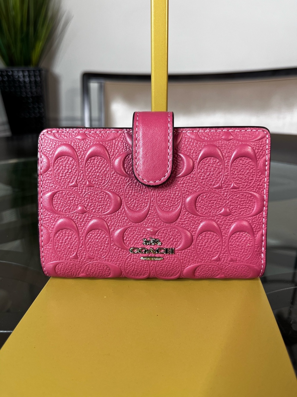 COACH Medium Corner Zip
Wallet Pink Signature
Smooth Calf Leather NWOT